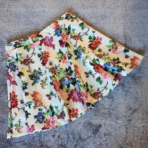 NOT FOR SALE RN! DONT BUY Off White/Cream Windsor Floral Skater Skirt Sz L - Picture 2 of 8